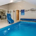 Luxury Retreat With Pool - By Traum