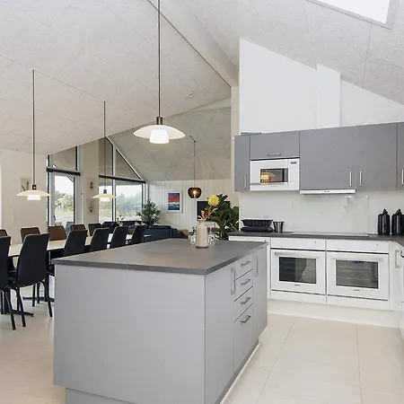 Semesterbostad Luxury Retreat With Pool *