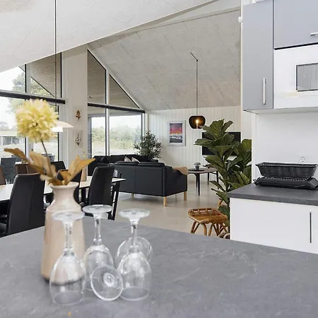 Semesterbostad Luxury Retreat With Pool