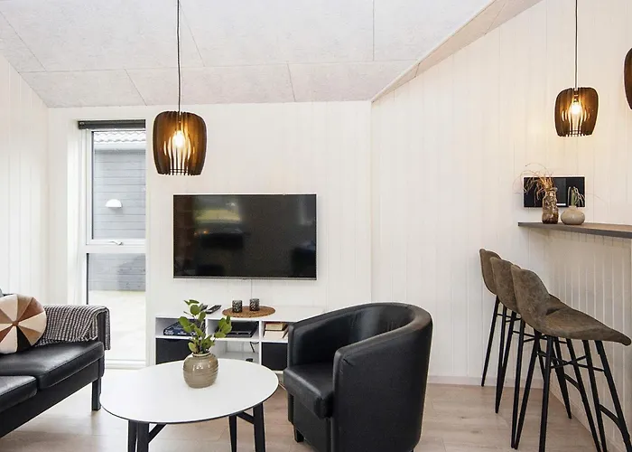 Luxury Retreat With Pool - By Traum بيت للعطل Kongsmark