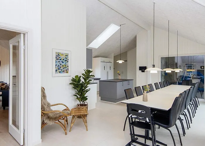 Luxury Retreat With Pool - By Traum بيت للعطل